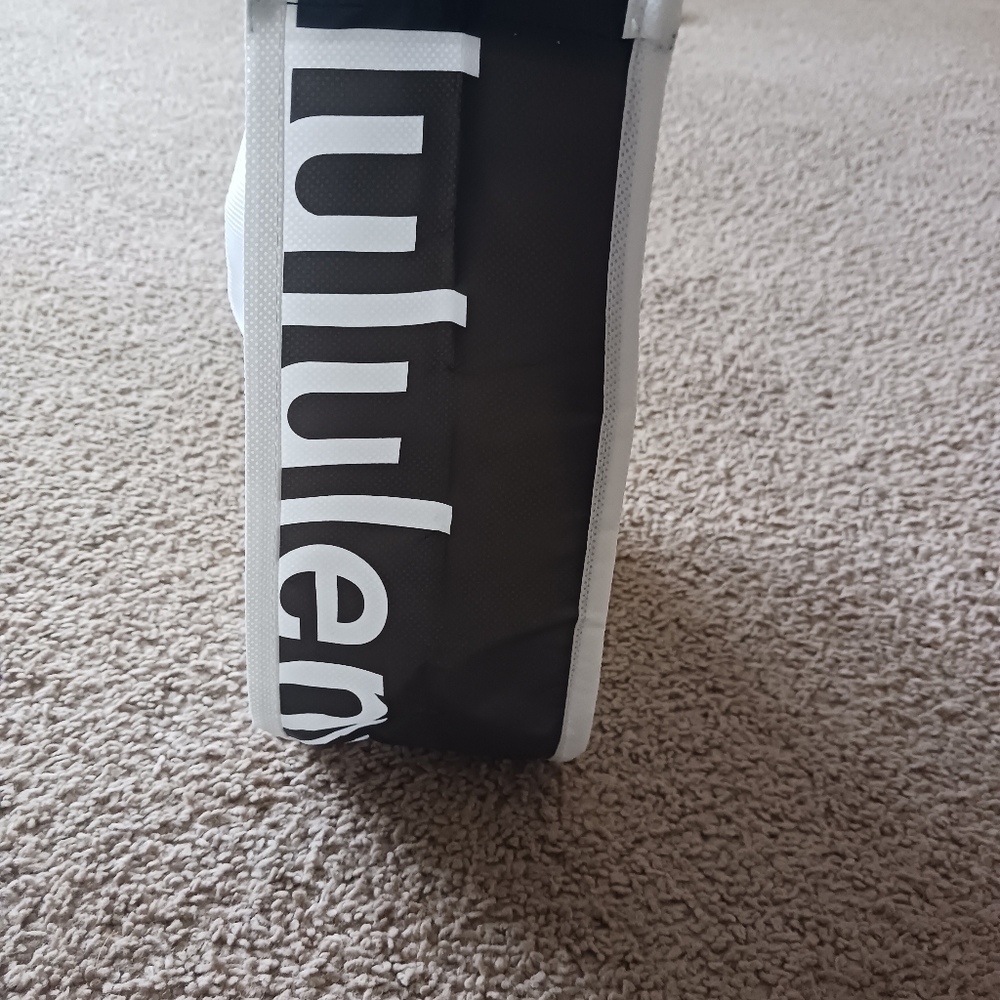Lululemon reusable tote